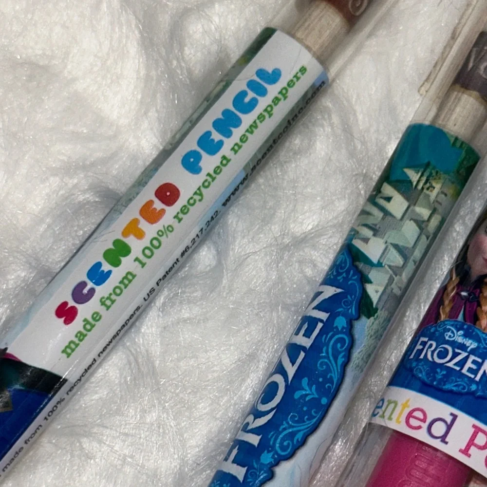 Disney Frozen Scented Pencil & Pen Set Scentco Sven Cola